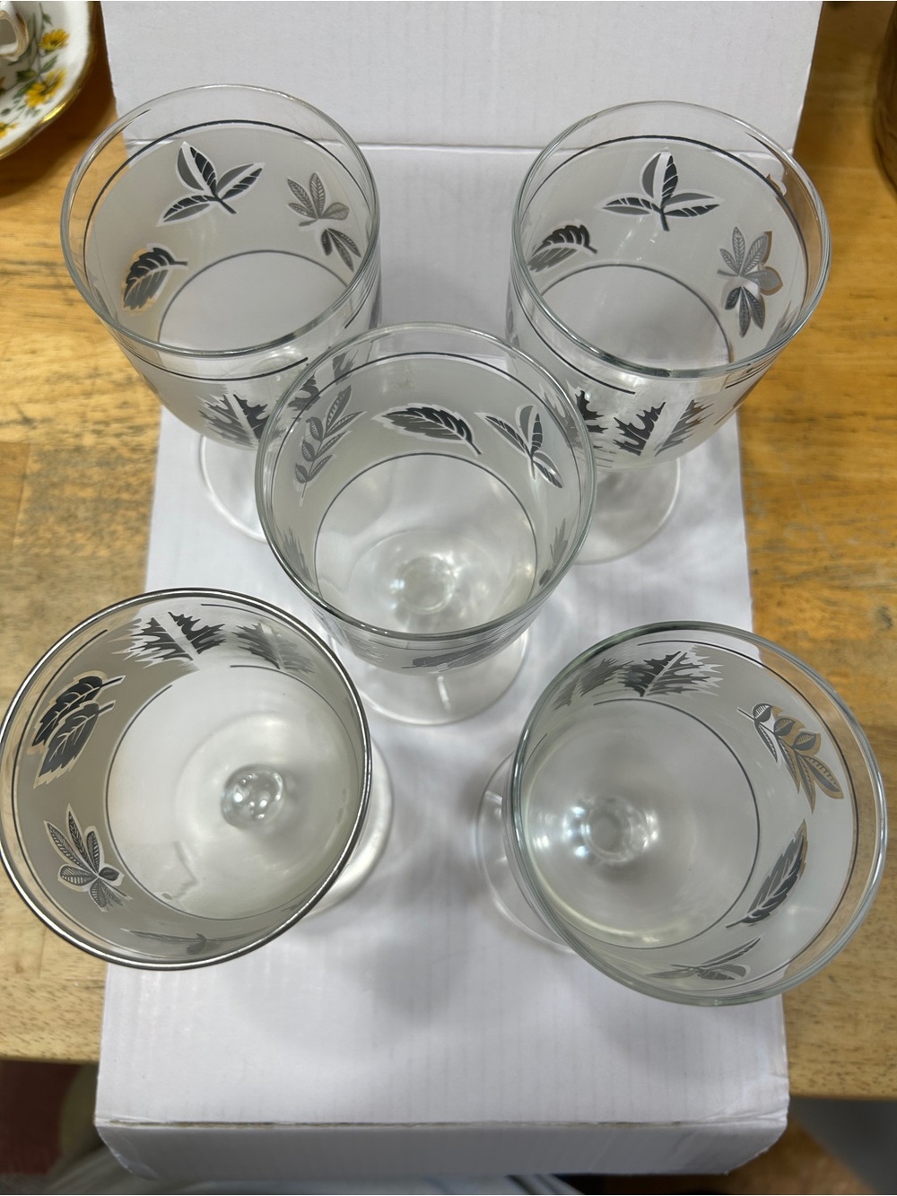 Vintage water goblets by Libbey in frosted silver leaf pattern. Set of 5. - Picture 2 of 4